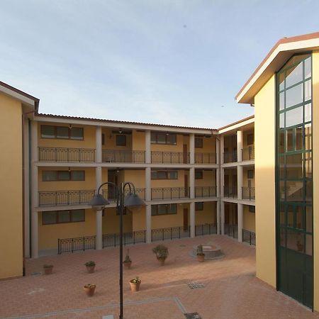 Complesso L'Oasi Hotel Aranova Bagian luar foto