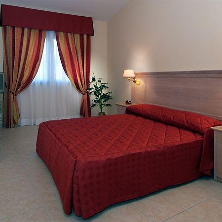 Complesso L'Oasi Hotel Aranova Bagian luar foto
