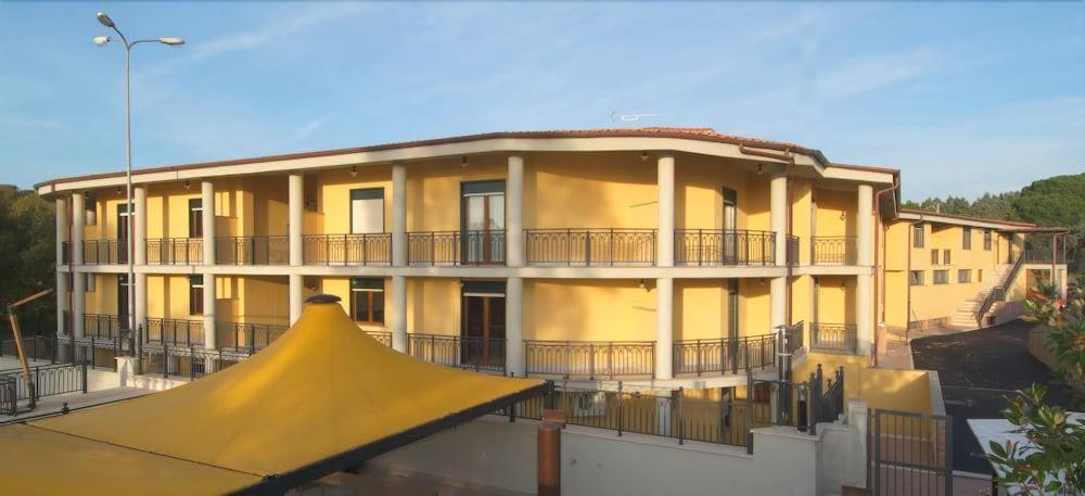 Complesso L'Oasi Hotel Aranova Bagian luar foto