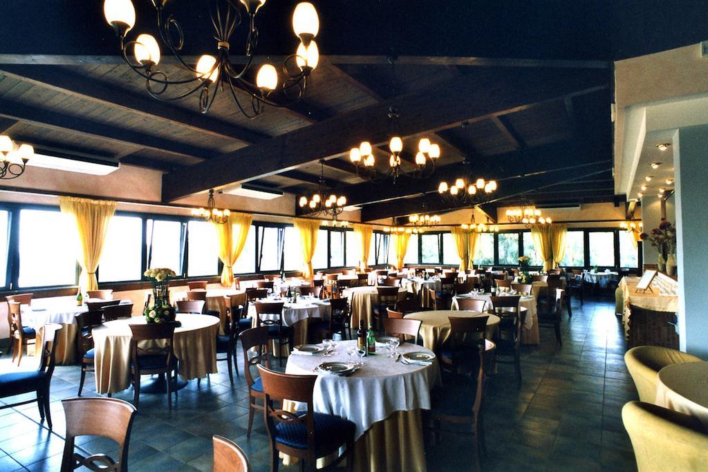 Complesso L'Oasi Hotel Aranova Bagian luar foto