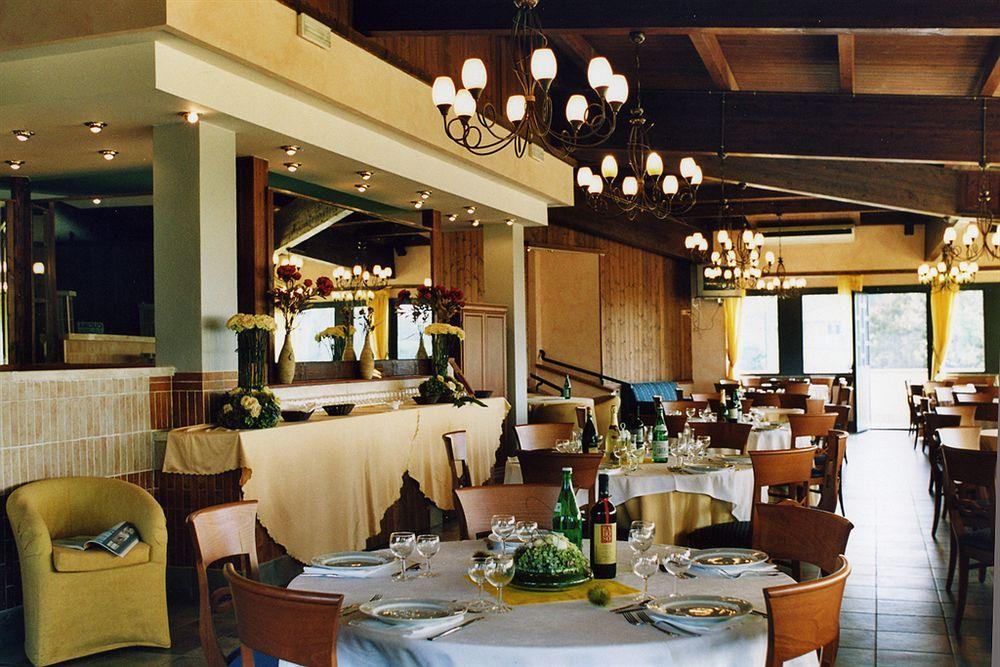 Complesso L'Oasi Hotel Aranova Bagian luar foto