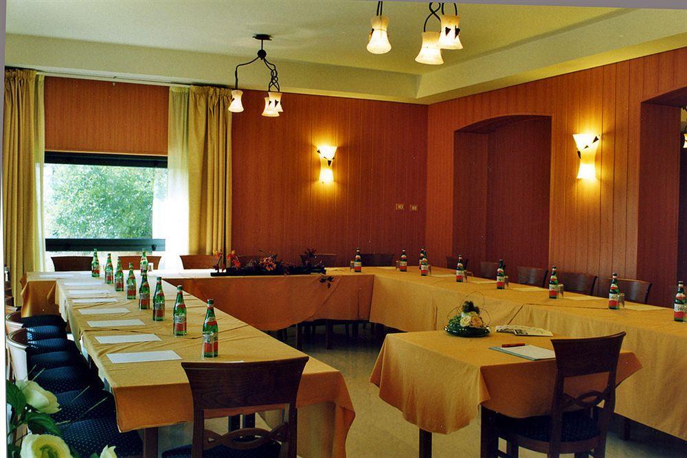 Complesso L'Oasi Hotel Aranova Bagian luar foto