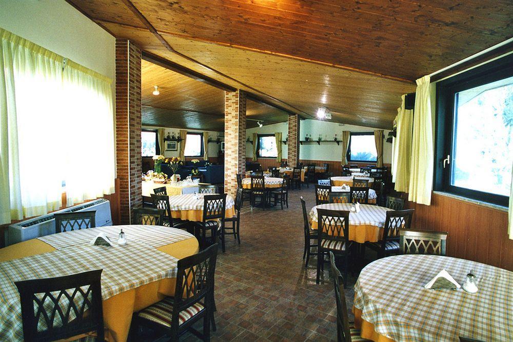 Complesso L'Oasi Hotel Aranova Bagian luar foto