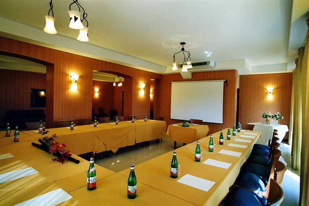 Complesso L'Oasi Hotel Aranova Bagian luar foto