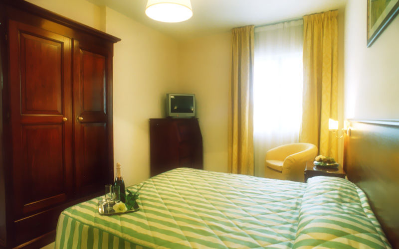 Complesso L'Oasi Hotel Aranova Bagian luar foto