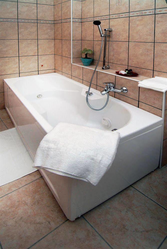 Complesso L'Oasi Hotel Aranova Bagian luar foto