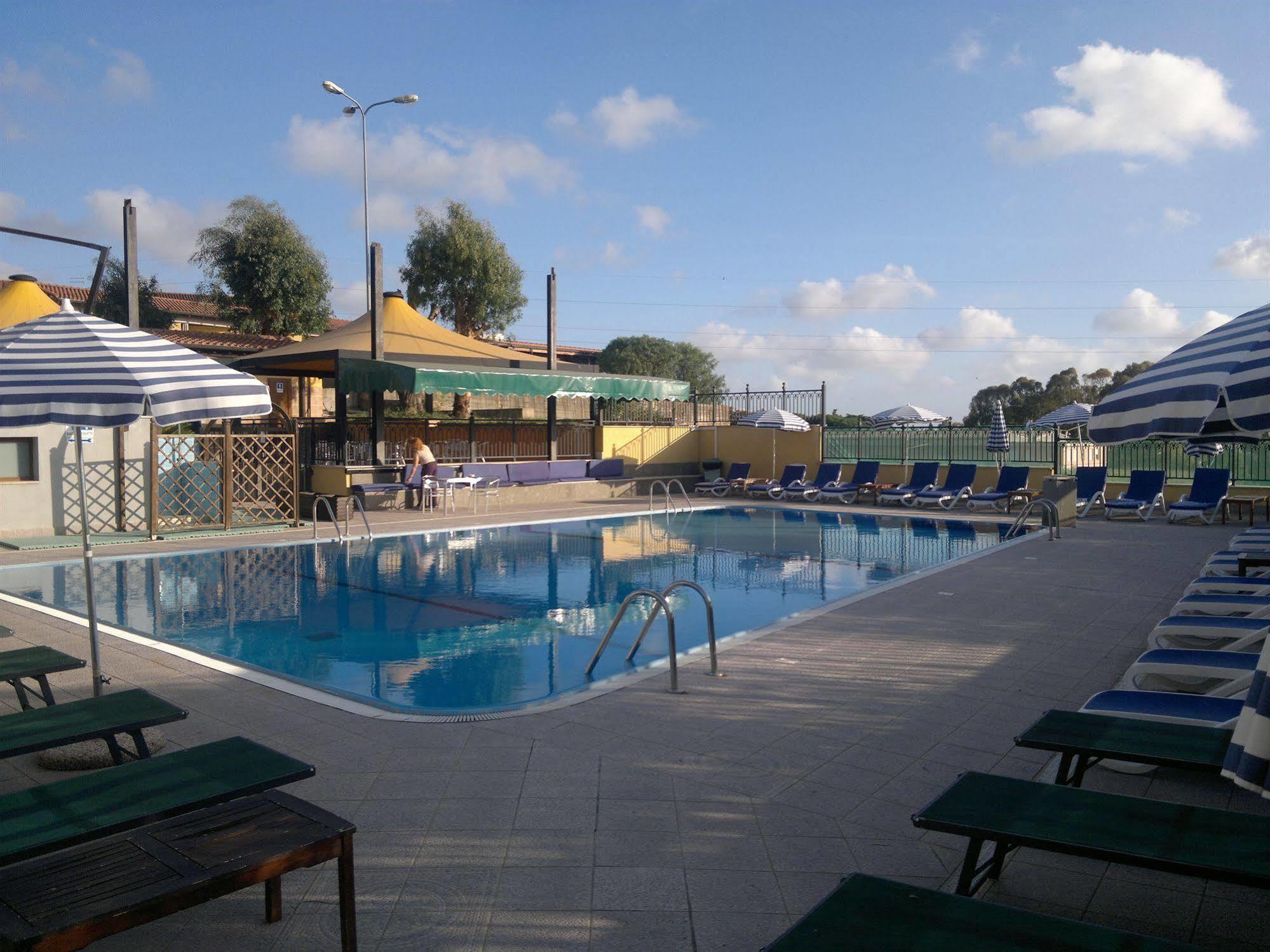 Complesso L'Oasi Hotel Aranova Bagian luar foto